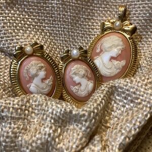 Avon vintage Cameo set